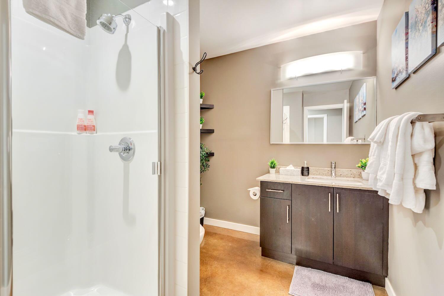 Modern 2Br Condo - King Bed - Downtown City Views YYC 외부 사진